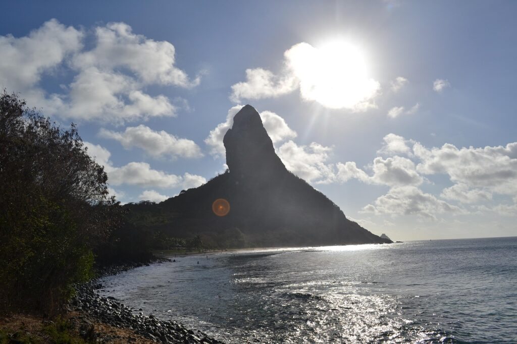 O que todo turista deve saber antes de visitar Noronha